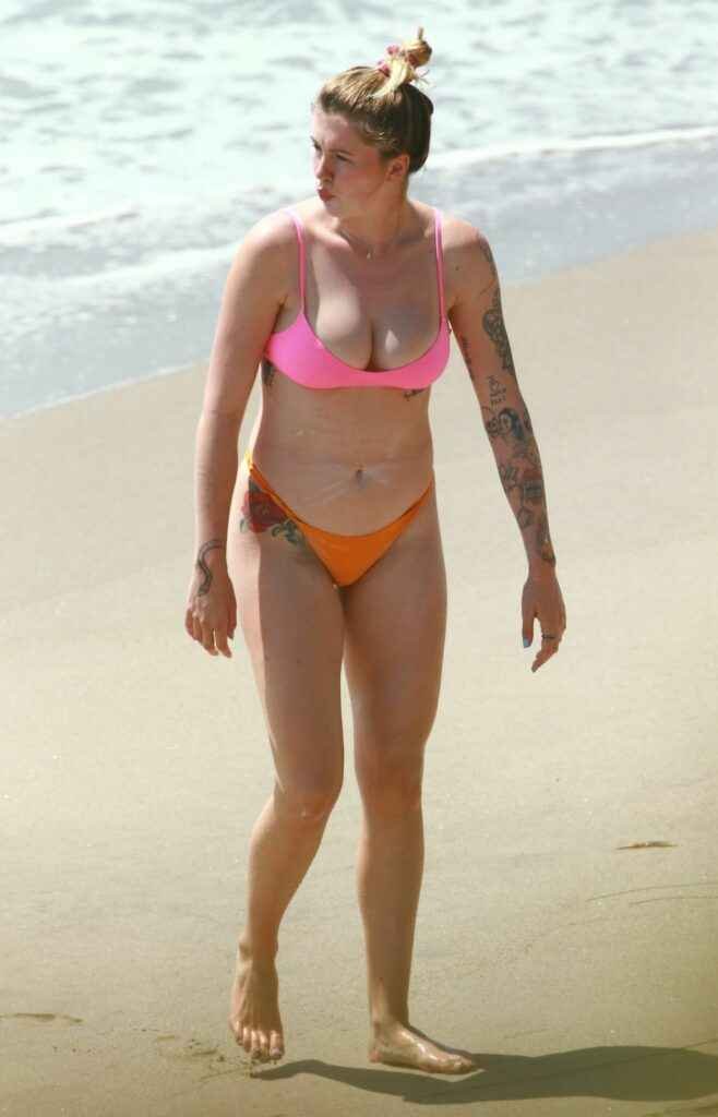 Ireland Baldwin en bikini à Malibu