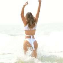 Lauren Coogan en bikini