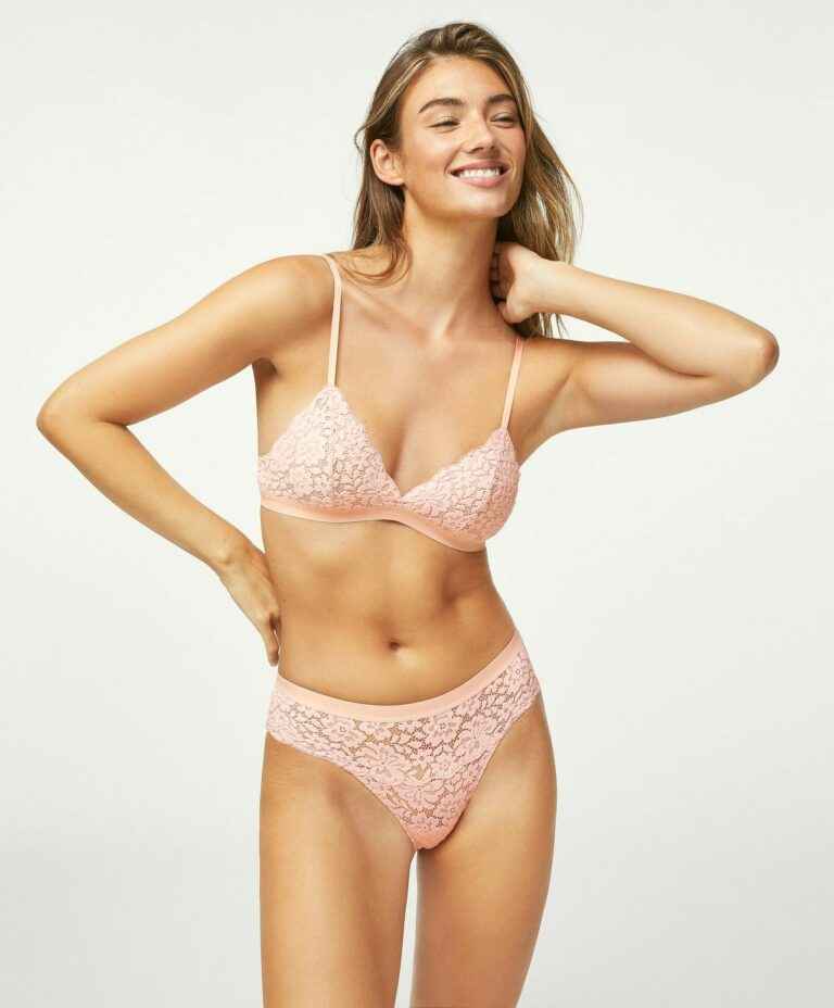 Lorena Rae en lingerie sexy pour Oysho