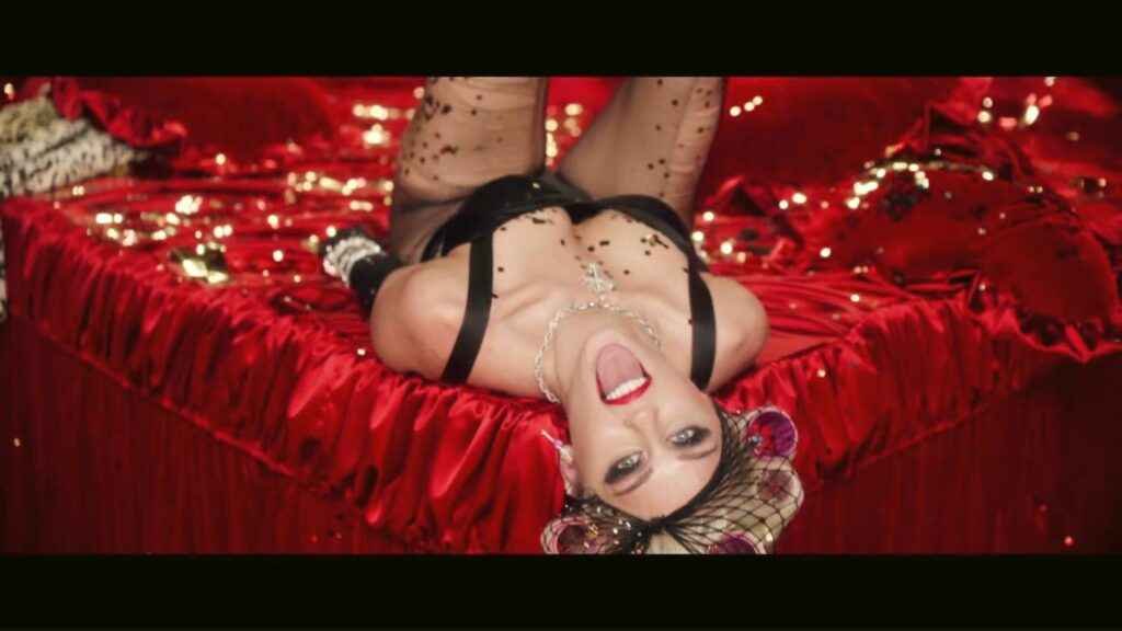 Miley Cyrus sexy dans son nouveau clip