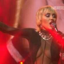 Miley Cyrus sexy au festival Iheartradio