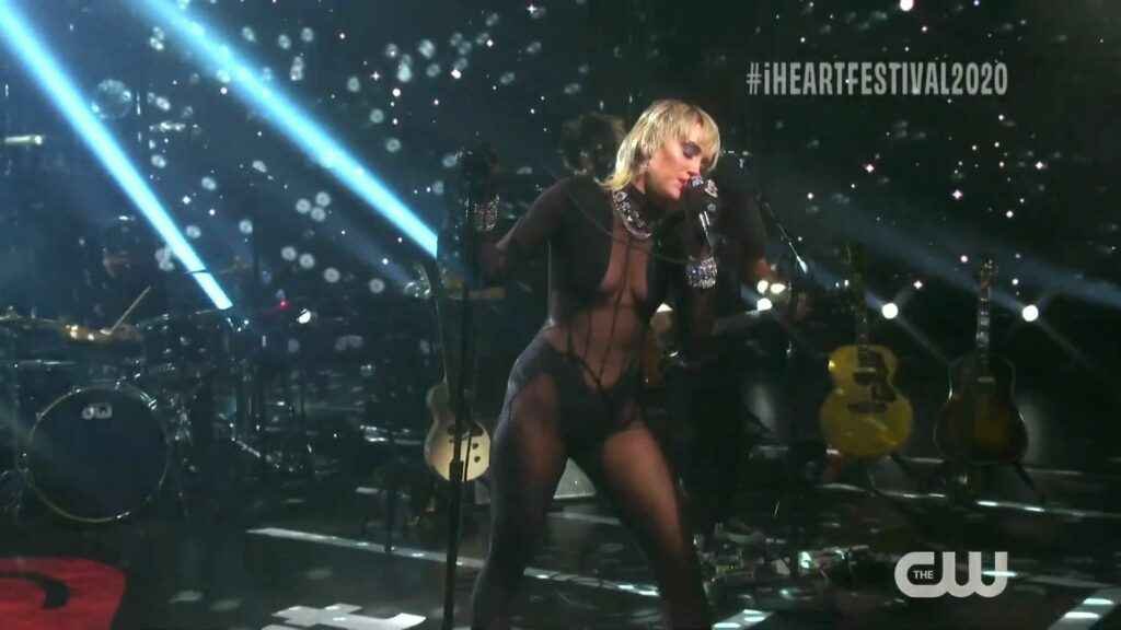 Miley Cyrus sexy au festival Iheartradio