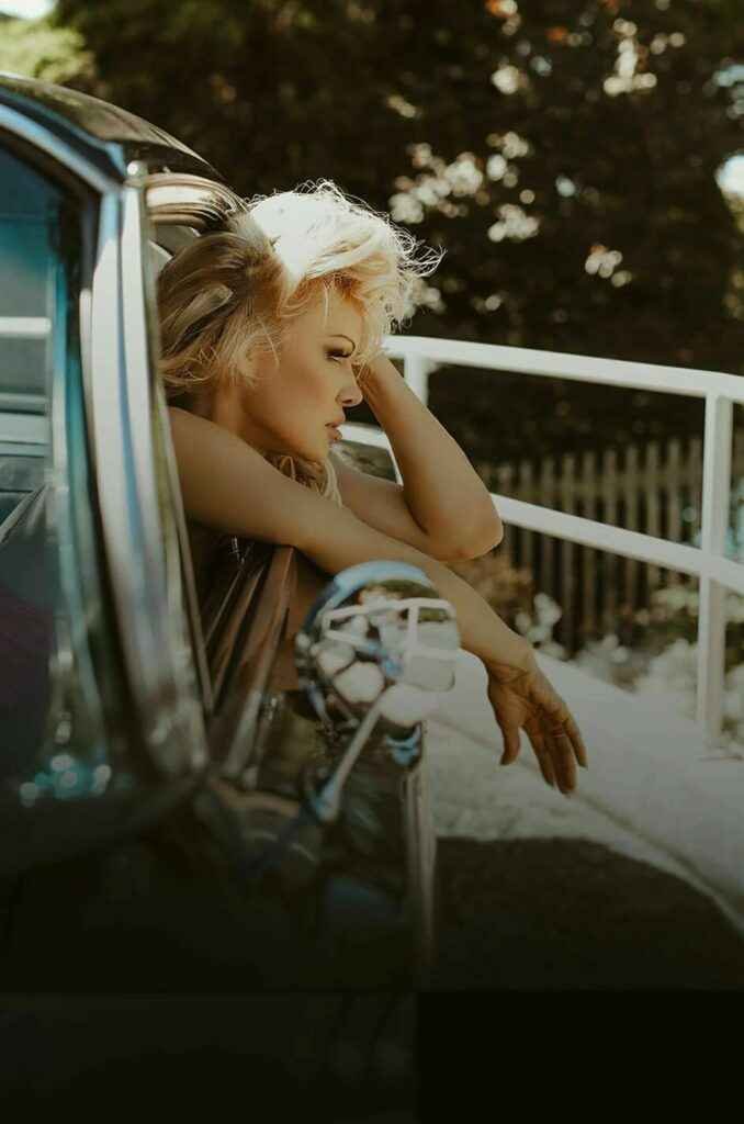 Pamela Anderson toujours aussi sexy dans un nouveau photoshoot