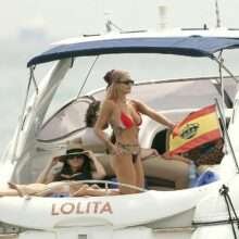 Rita Ora en bikini à Ibiza