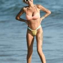 Tina Louise en bikini à Los Angeles