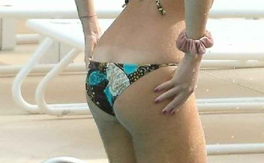 Anna Ermakova en bikini à Monaco