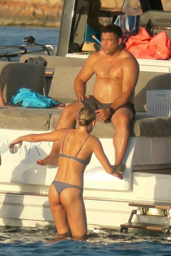 Celina Locks en bikini à Formentera