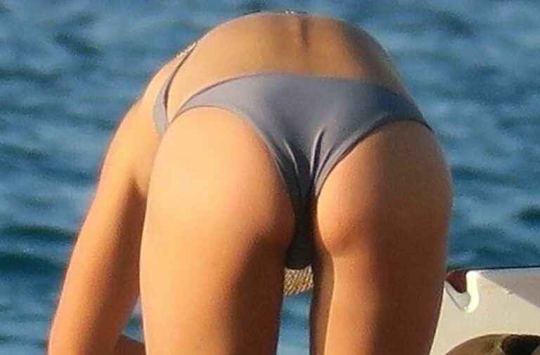 Celina Locks en bikini à Formentera