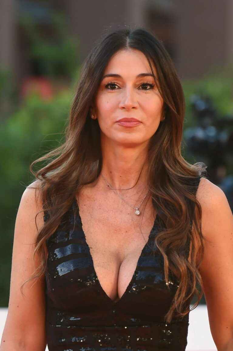 Elisabetta Bardelli exhibe son décolleté à Rome