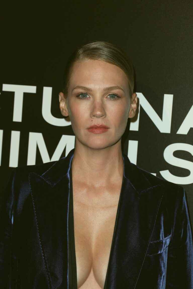 January Jones ouvre le décolleté à Los Angeles