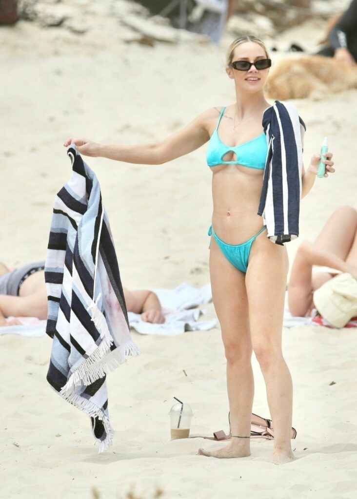 Jessica Power sexy en bikini