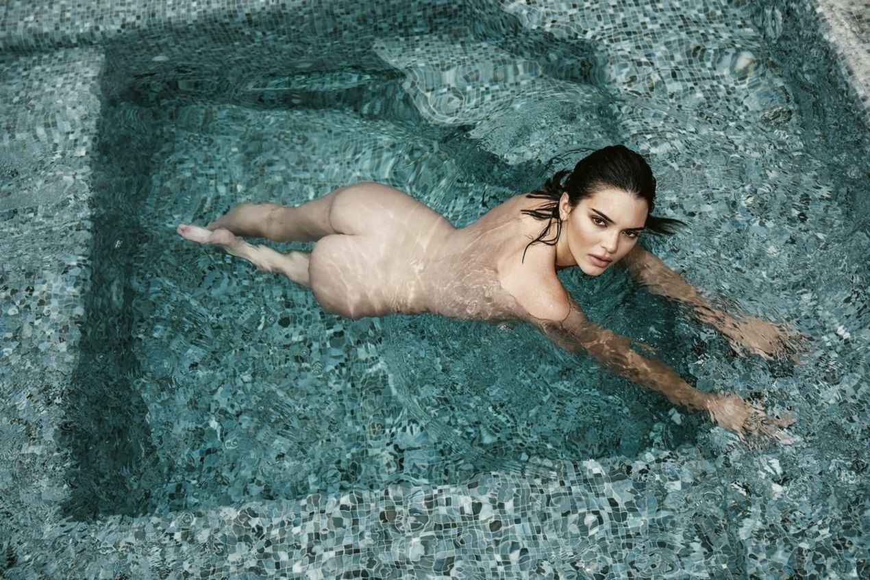 Kendall Jenner nue, la collection complète