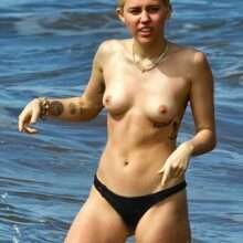 Miley Cyrus seins nus