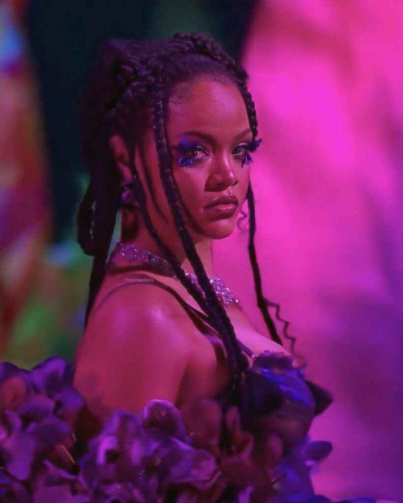 Rihanna sexy pour son Factor X Fenty Show
