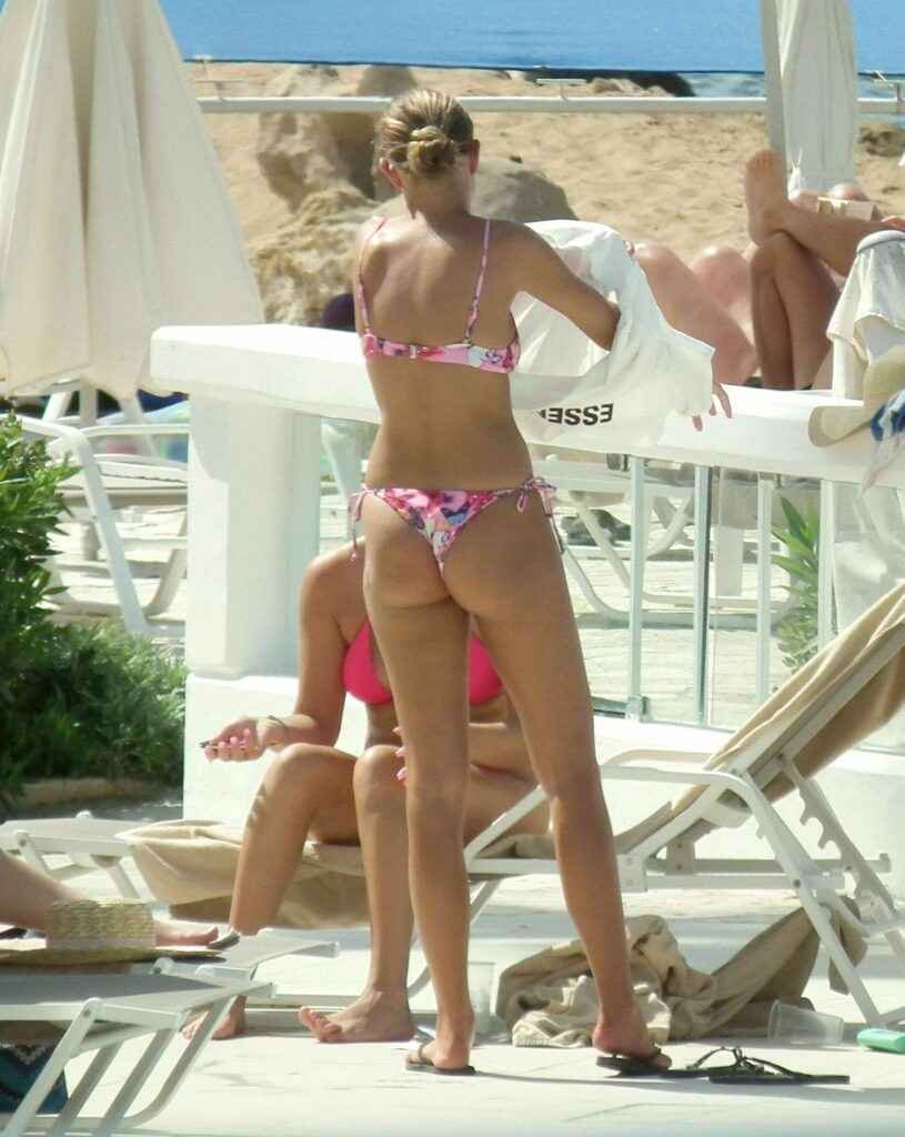 Zara McDermott en bikini à Chypre