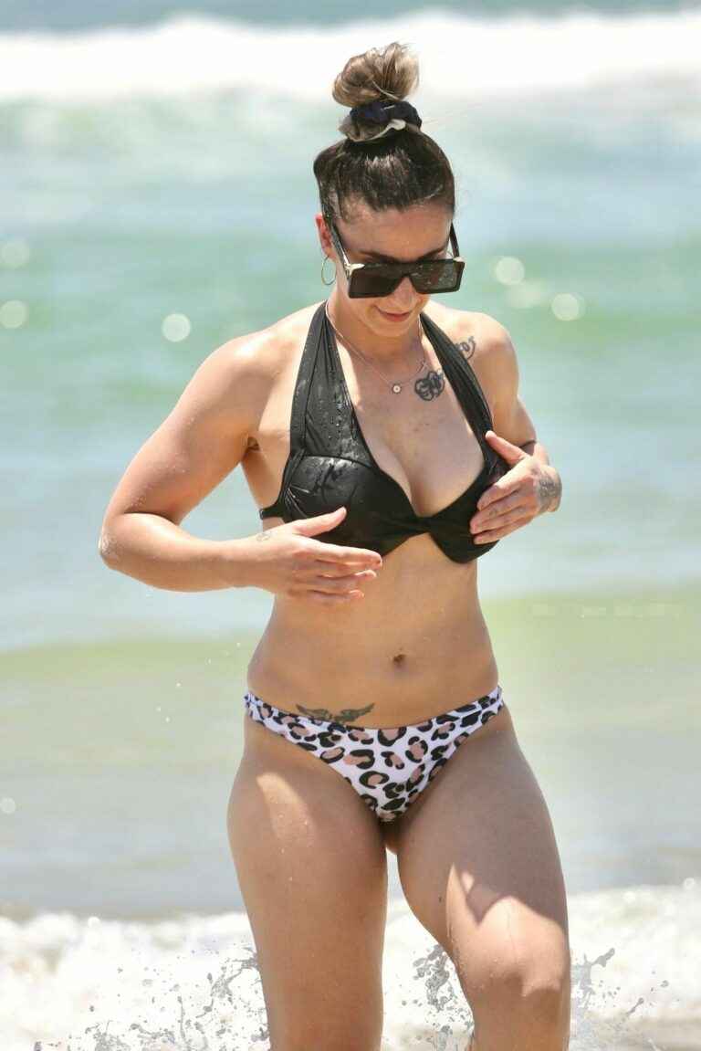 Amanda Micallef en bikini