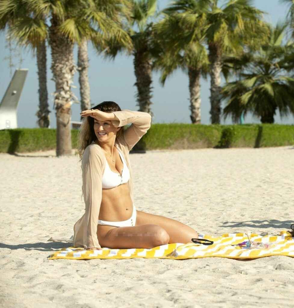 Amy Willerton en bikini à Dubaï