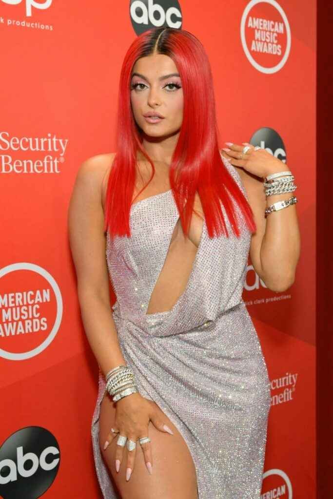 Bebe Rexha sexy aux American Music Awards