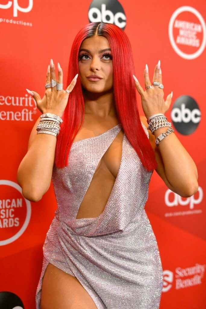 Bebe Rexha sexy aux American Music Awards