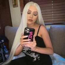 Christina Aguilera ouvre le décolleté sur ses gros seins