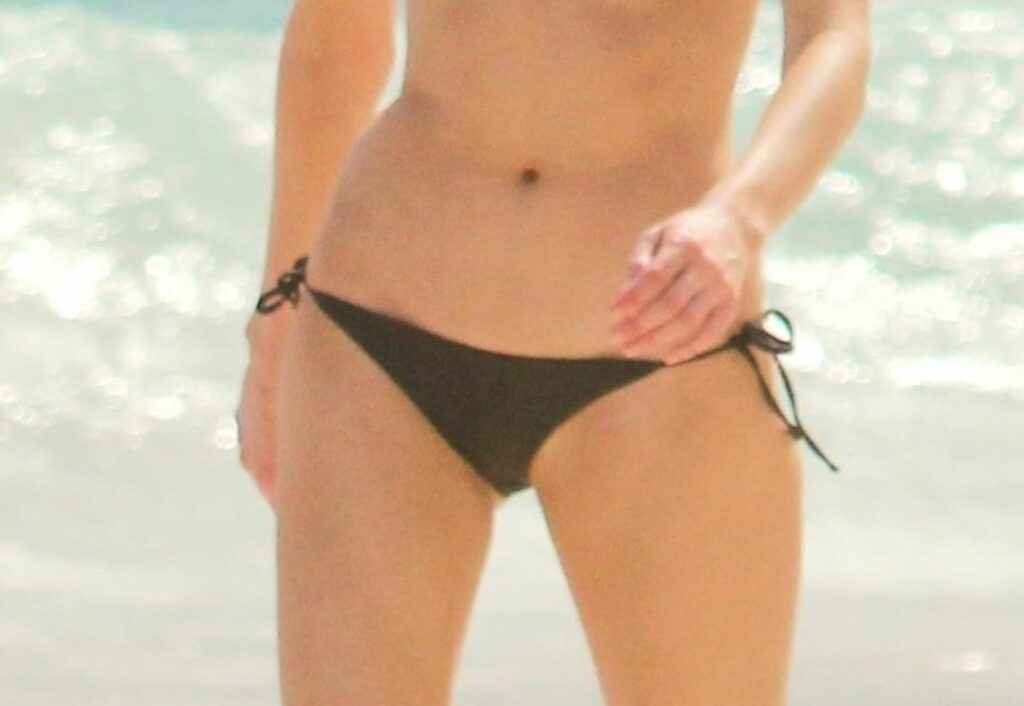 Martha Hunt sexy en bikini