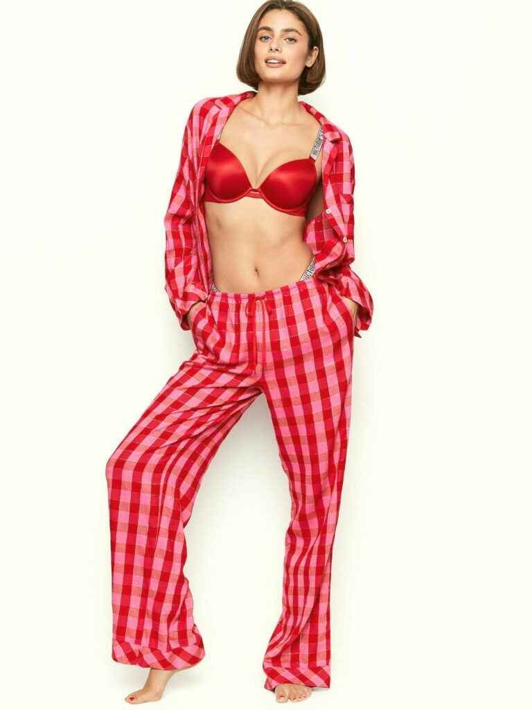 Taylor Marie Hill sexy en lingerie pour Victoria's Secret