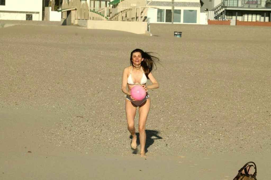 Alicia Arden en bikini à Venice Beach
