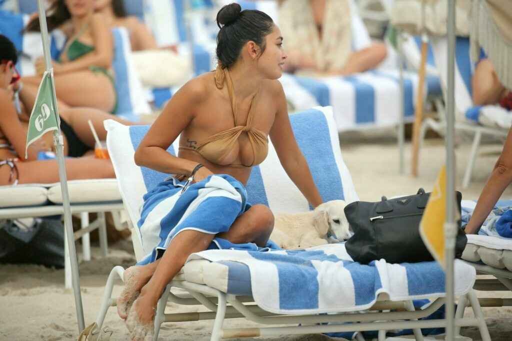 Ambra Gutierrez en bikini à Miami Beach