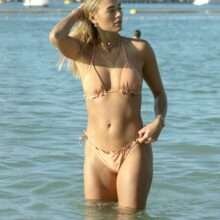 Arabella Chi sexy en bikini