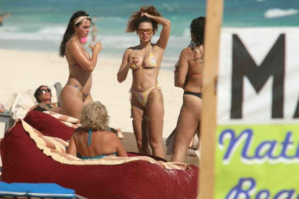 Ashley Moore en bikini à Tulum