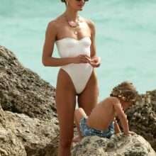 Candice Swanepoel enmaillot de bain à Miami