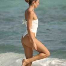 Candice Swanepoel enmaillot de bain à Miami