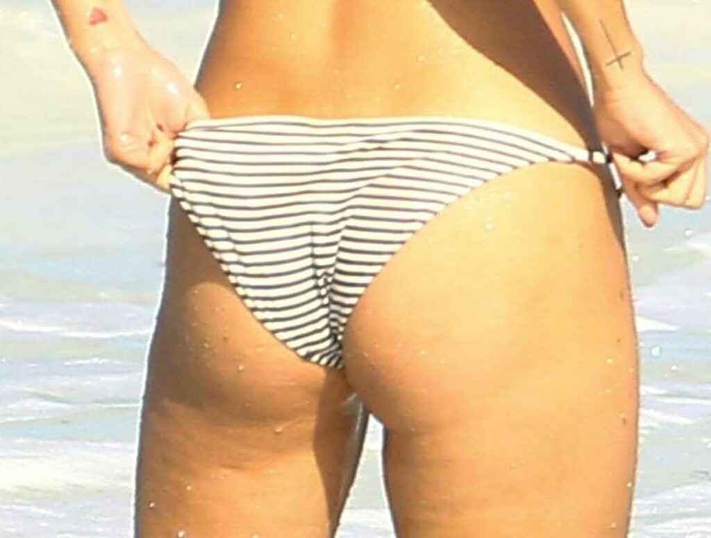 Eiza Gonzalez en bikini au Mexique