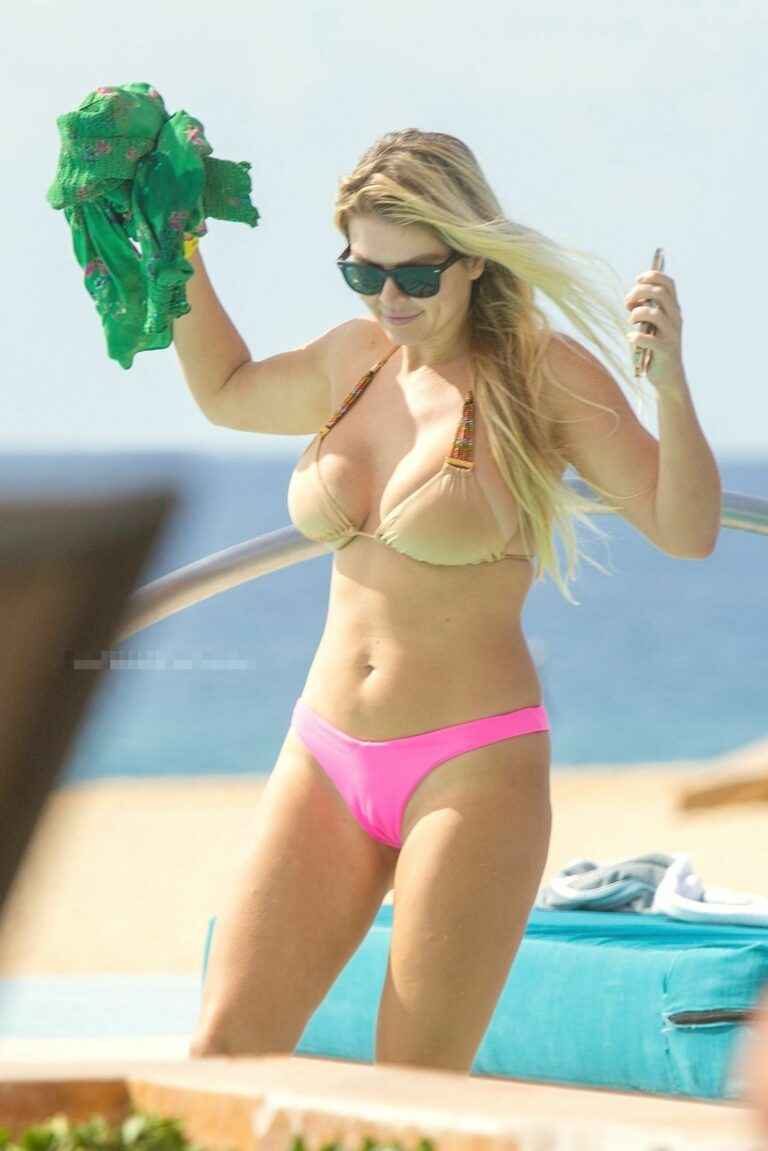 Elena Samodanova super sexy en bikini