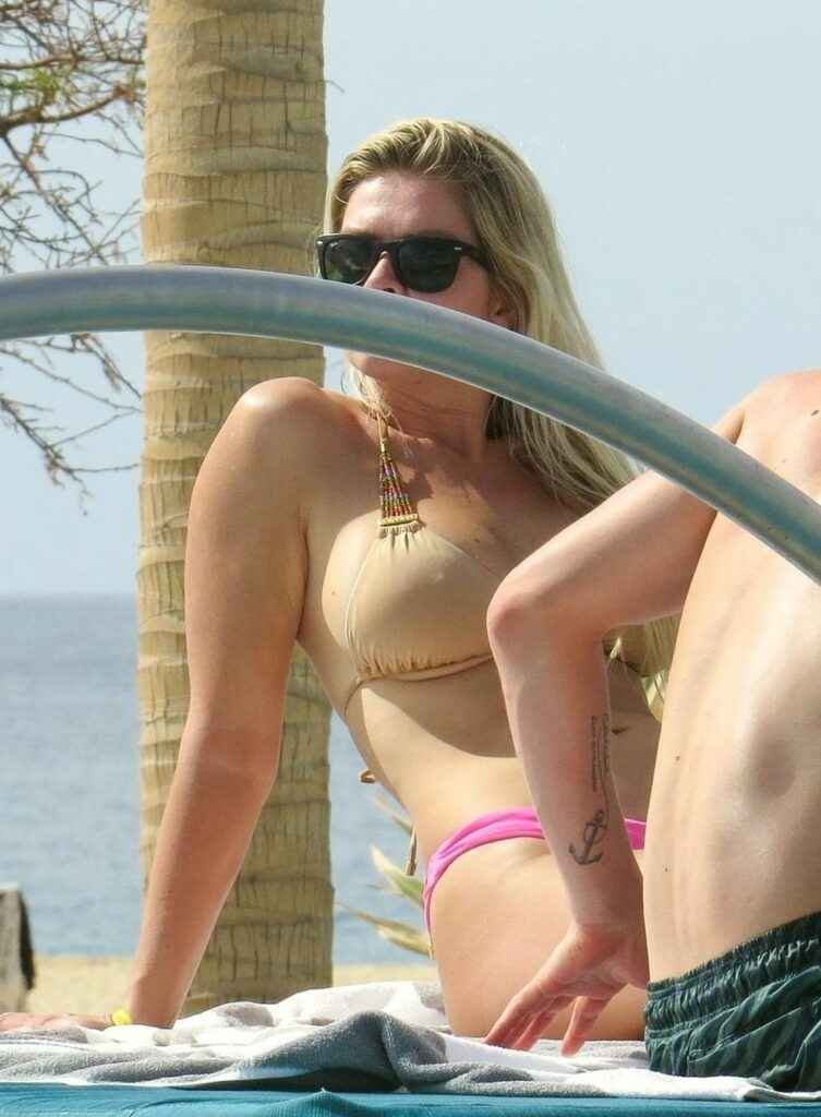 Elena Samodanova super sexy en bikini