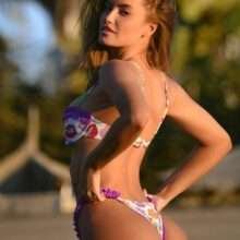 Haley Kalil en bikini