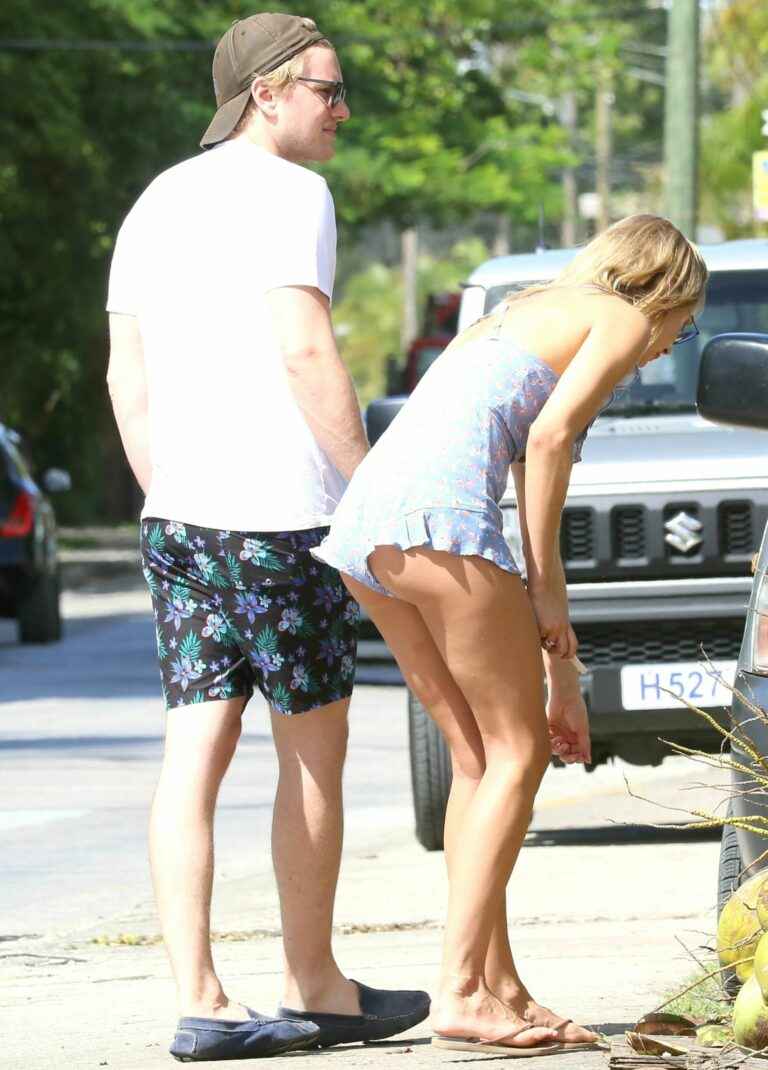 On voit les fesses de Kimberley Garner !