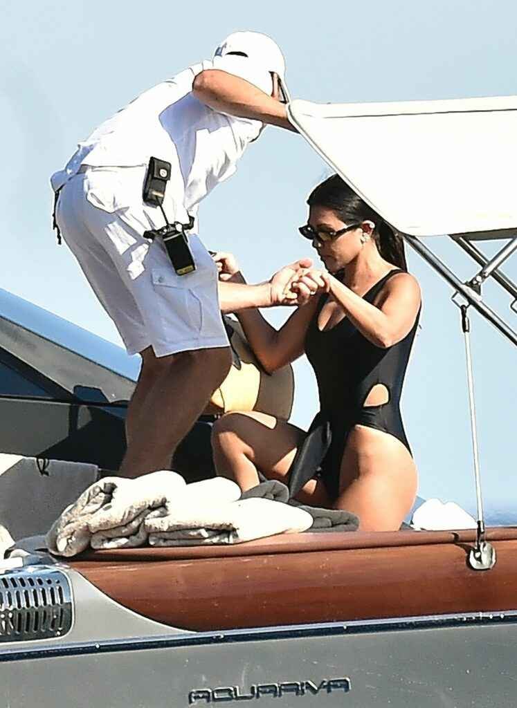 Kourtney Kardashian en maillot de bain à Portofino