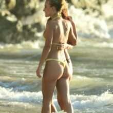 Lucy et Tiffany Watson en bikini à La Barbade