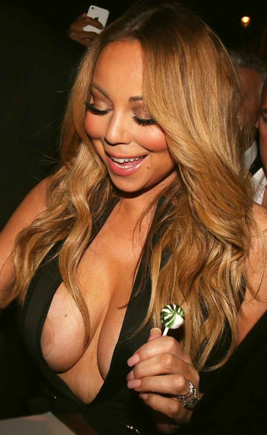 Mariah Carey exhibe ses gros seins
