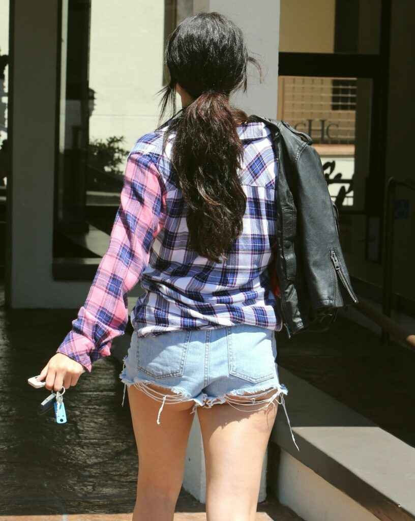 On voit les fesses de Selena Gomez !