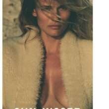 Edita Vilkeviciute seins nus dans Vogue