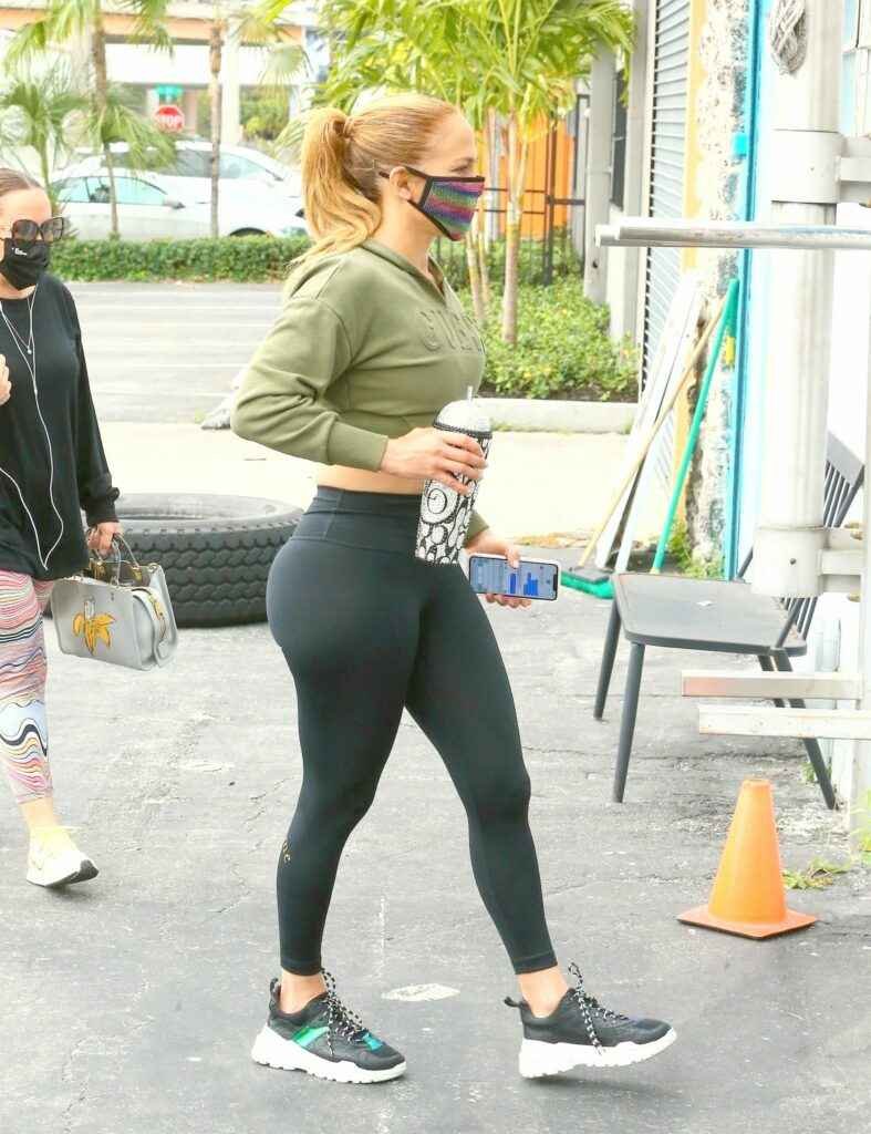 Jennifer Lopez en leggings à Miami