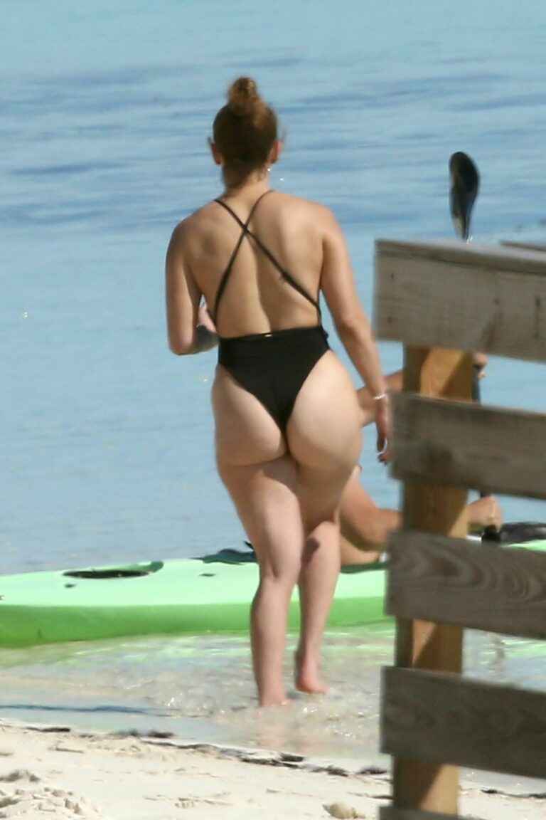 Jennifer Lopez en maillot de bain aux Caraïbes