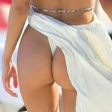 Kimberley Garner sexy dans son bikini string blanc