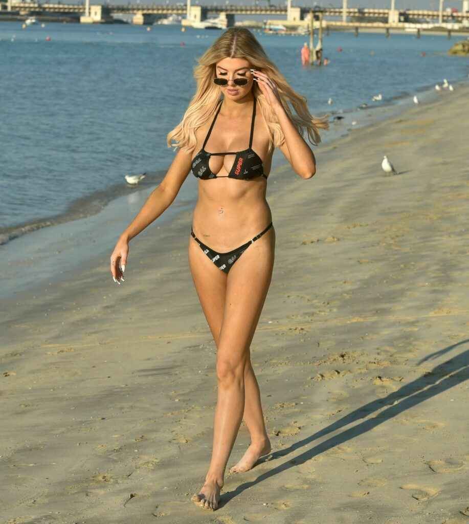 Nicole O'Brien en bikini à Dubaï
