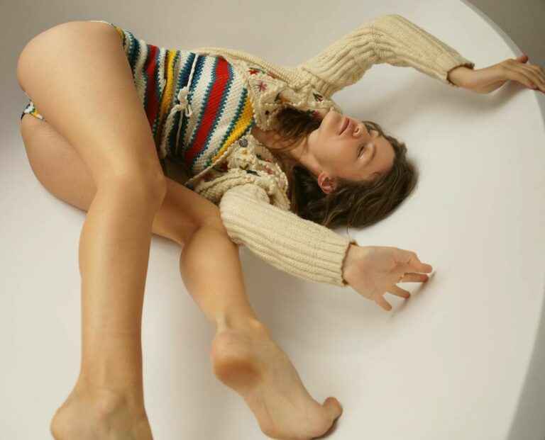 Olga Obumova sexy pour Badlon Magazine