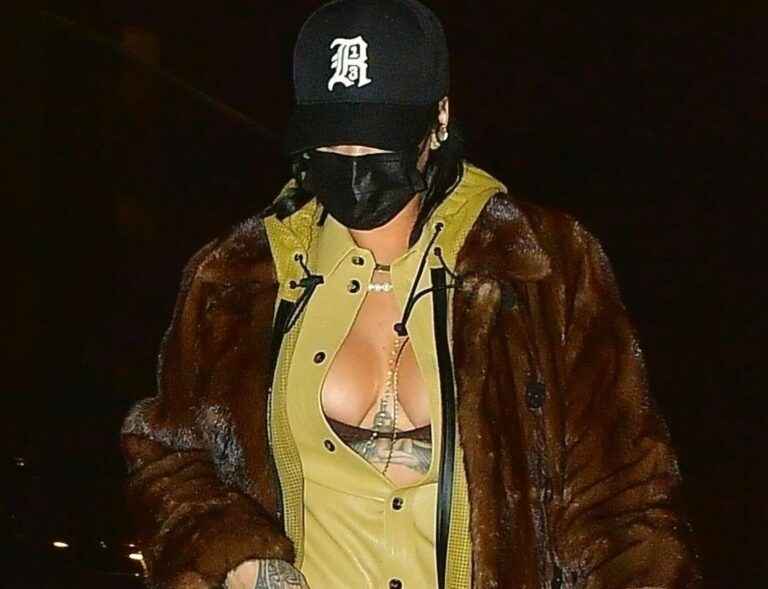 Rihanna exhibe son décolleté à New-York
