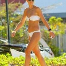 Vogue Williams dans un bikini blanc