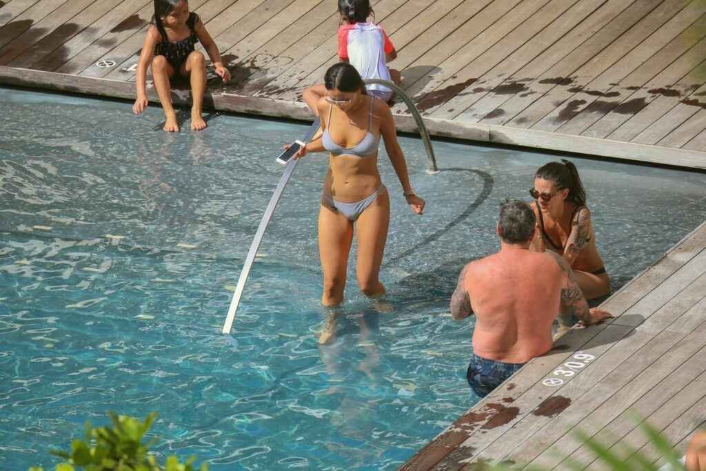 Eiza Gonzalez en bikini à Honolulu